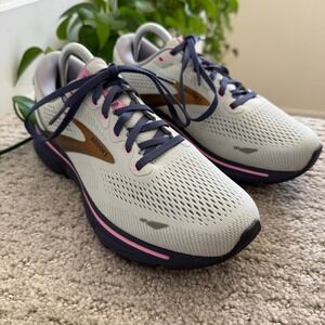 Brooks Ghost 15 Women 9.5 Running Shoes Light Grey Pink Navy SNEAKERS